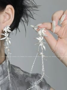 Exaggerated Luxury Bamboo Leaf Tassel Earrings Womens New Chinese Style Fashion Jewelry Lightweight Alloy Ear Decorations
