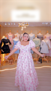 เดรสผู้หญิงสายหวาน เดรสแฟชั่นพิมพ์ลาย สีชมพู ผ้าชีฟองพิมพ์ลาย