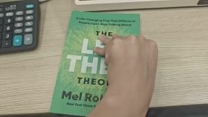 2025The Let Them Theory: Tips for Changing Lives Tools for Changing Lives That Millions of People Discuss in Stock