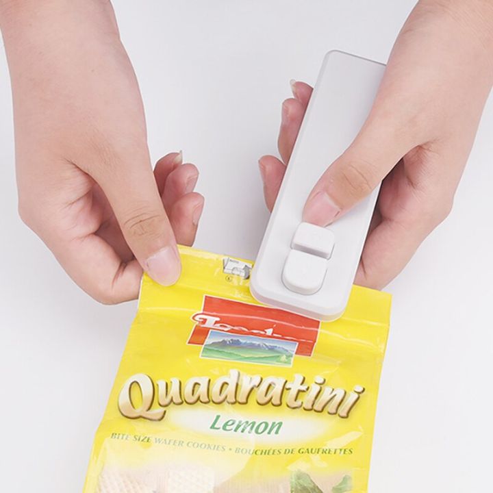 Small Vacuum Sealer Mini Sealing Machine With USB Portable Food Bag
