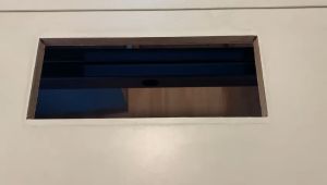 GROMMET MEJA MEETING KANTOR RAPAT ISI 3 LUBANG CUSTOM TRIPLE POWER WARNA SILVER ALUMINIUM ANODIZE BOX KOTAK DUDUKAN TUTUPAN PENUTUP STOP KONTAK MEJA KEKINIAN PREMIUM MINIMALIS PRAKTIS