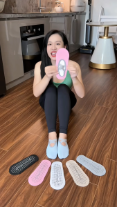 Tất Vớ tập Yoga Pilates múa bale có quai chéo thấm hút mồ hôi gắn hạt silicon chống trơn trượt massage chân