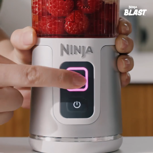 Ninja Blast Portable Blender 530ml Crushes Ice Rechargeable with USB-C Cord Lightweight BPA Free Model：BC151SM