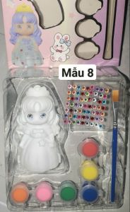 Một bộ màu tô tượng và đính đá công chúa bằng nhựa cao 10 cm kèm phụ kiện