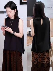 เสื้อเชิ้ตแขนกุดสีดำทรงหลวมสำหรับผู้หญิงในช่วงฤดูร้อนปี 2025 เสื้อกั๊กสไตล์ฝรั่งเศสแบบโปร่งใส ทรงหลวม สไตล์เกาหลี