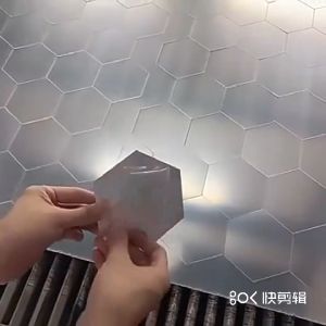 24Pcs 3D Hexagon Mirror Wall Stickers Removable Acrylic Mirror Setting Wall Tiles Decal Self Adhesive Honeycomb Mirrors for Living Room Home Decor