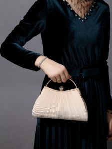 กระเป๋าคลัทช์ลายทางที่หรูหราและซับซ้อน กระเป๋าปาร์ตี้มีสไตล์และเรียบง่าย กระเป๋าสะพายข้าง กระเป๋าราตรีสําหรับทุกฤดูกาล