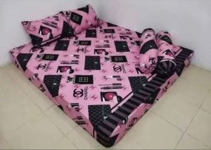 ผ้าปูที่นอน1ผืน ลายสีชมพูน่ารัก ขนาด3.5/5/6ฟุต มียางรัดทั้ง4มุม ผ้าคอตตอนแท้ ซักแล้วสีไม่ตก (มีปลอกหมอนขายด้วยนะคะใบล่ะ49บาท)