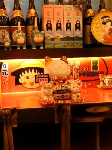 招财猫 超大11寸 陶瓷 Gift Box Lucky Cat Home Decor  Birthday Gift  电动摇手招财猫 风水摆设品 风水 聚宝盆 财源滚滚 生意兴隆 招财进宝 门店摆放 新年装饰品摆件 开业礼  送礼 元宝 招财 百福铜缸