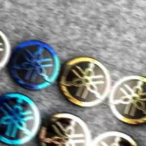 พร้อมส่ง สติกเกอร์โลโก้ 3 มิติ  Yamaha xmax เส้นผ่านศูนย์กลาง 5 ซม กันน้ำและสวมใส่ราคาถูกลักษณะสวยงาม 4 สี