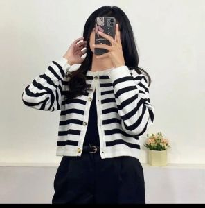 Cardi rajut crop/outers polet cantik/strip korean