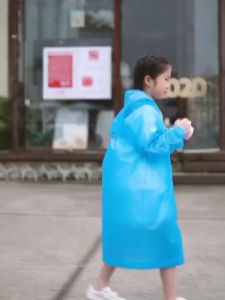 สินค้าพร้อมส่ง จากไทย เสื้อกันฝน เสื้อกันฝนลายจุด เสื้อกันฝนสีพื้น เสื้อฝน ราคาถูกมาก แฟชั่นเกาหลี Free sizeรุ่น ทันสมัย พกพาสะดวก