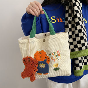 ถุงบรรจุภัณฑ์น้ําตาลถังน่ารักวัสดุผ้าลูกฟูกสไตล์ลําลองกระเป๋าถือแบบนุ่มขนาดเล็กเหมาะสําหรับเยาวชนที่มีลวดลายปัก