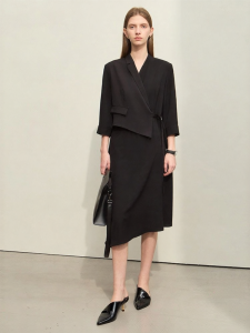 AMII | False Two-Piece Stitched Autumn Long Midi Dress Commuter Style Three-Quarter Sleeve V-Neck Womens Skirt