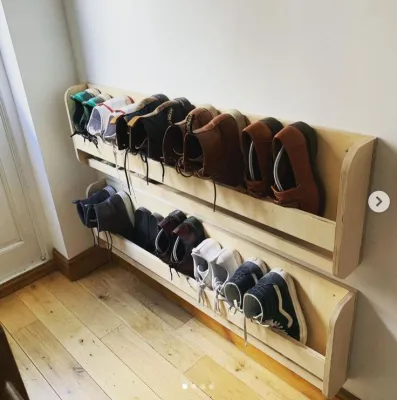 RAK SEPATU DINDING KAYU JATI BELANDA RAK GANTUNGAN SEPATU DAN SANDAL DEKORASI RUMAH