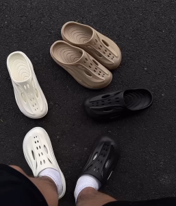 Tawii. Street Fashion clogs for men beach slippers EVA non slip outdoor sandals summer men slippers slip on sandals