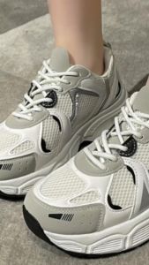 Gratis Semua - Sepatu Sneakers Kekinian / Sport Shoes Simple & Nyaman