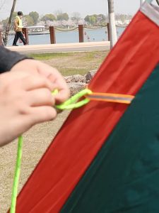 เชือกเต็นท์สะท้อนแสง แคมป์เต็นท์เชือก ชุดเชือก 6 เส้น+ตัวปรับ เรืองแสงเต็นท์เชือกเชือกเต็นท์กลางแจ้ง Windproof เชือก มัดยึดหัวเข็มขัดอลูมิเนียม