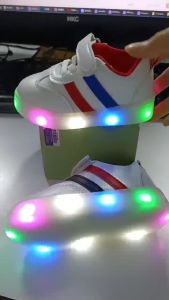[Shipment from Malay warehouse]2025 New Childrens Shoes LED Lighting Casual Shoes for Girls Luminous Board Shoes for Boys Colorful Sparkling Flat Shoes