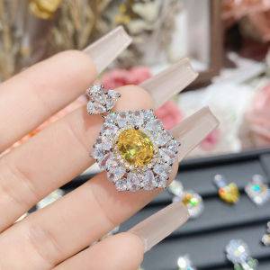 Luxurious Gold Plated Yellow Gemstone Pendant Necklace Sparkling Full of Diamonds Elegant Small Fragrance Style Fashion Jewelry