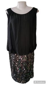 Q201: เดรสผ้าชีฟองสีดำ ปักเลื่อมกระโปรง จั้มเอว(ต่ำ)ไม่ยืด มีซิปข้าง Size 46 EU ( 44-40-44" ยาว 36") : มือสอง