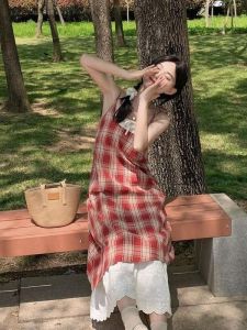 ชุดเดรสยาวแขนกุดลายสก็อตสีแดงสไตล์วินเทจ ทรงเอ กระโปรงทรงเอ ผ้าโพลีเอสเตอร์ ทรงหลวม ฤดูร้อน 2025 ชุดเดรสยาวแขนกุด