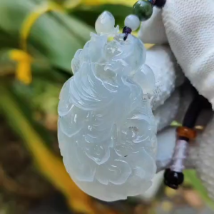 Pheonix Type A Natural Jadeite Pendant Jewelry with NGI Gemstone report weight 113.71 gram  60.73 * 32.19 * 9.27 mm - Very High Translucent Icy Variety with very fine grain (pendant159)