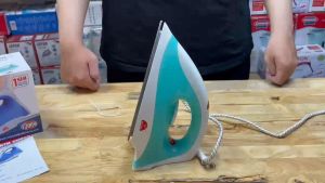 Bàn ủi Kim Cương BUT607 công suất 1200W Bàn là điện chống dính tự ngắt điện khi quá nhiệt bảo hành 12 tháng