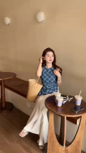 STR พร้อมส่ง🫐✨เสื้อครอป เสื้อแขนกุด คอกลมสีกรมลายสก็อต ดีไซน์มัดเอวแล้วดูผอม สวยดูแพง สไตล์เกาหลี สาวแซ่บY2K ชุดไปเที่ยว