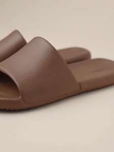 รองเท้าแตะ รองเท้าแฟชั่น รองเท้าแตะแบบสวม นุ่มสบาย สามารถสวมใส่ได้ทั้งผู้หญิงและผู้ชาย (พร้อมส่งจากไทย)