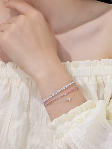 Queensun 18k Gold Red Enamel four-leaf Diamond Bracelet | Red Enamel Gold Bracelet | Minimalist Gold Chain Bracelet | Daily Wear Dainty Bracelet | Colorful Enamel Jewelry Diamond Enamel Bracelet 18K 金红色珐 琅细链 + 满钻星星吊坠 轻奢双层叠戴设计 日常 / 通勤百搭高级感饰品 小众精致撞色风珠宝配饰