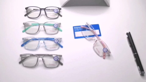 แว่นสายตายาว/สายตาปกติ เลนส์กรองแสงบลู+เลนส์เปลี่ยนสีกรอบพลาสติก ทรงเหลี่ยม รุ่น809+(เลนส์เปลี่ยนสี)