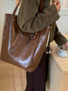 Retro Oil Wax Leather Large Capacity Tote Bag Womens 2025 New High-End Commuter Bag Single Shoulder Work Computer Bag