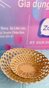 Rổ nhựa giả mây tre đan bầu dục đựng rau củ hoa quả trái cây chưng bưởi.