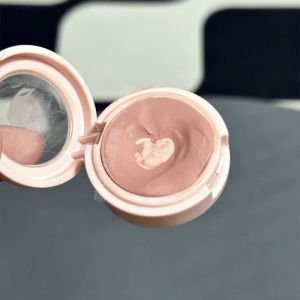 Low Saturation Grey Pink Mono Eyeshadow Cheek Blush Cream Natural Look Student Friendly My Mom Disapproves but I Still Love It