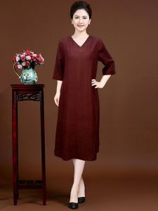 ชุดเดรสไหมคอวีสีแดงแฟชั่นสำหรับคุณแม่ ชุดเดรสยาวผ้าไหมมัลเบอร์รี่ ชุดเดรสยาวผ้าไหมหอมกลิ่นแห่งฤดูร้อน