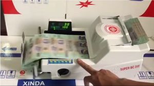 Máy Đếm Tiền Xinda Super BC31F 2022 Phát Hiện Tiền Giả Tặng Kèm Đèn Soi Tiền Giả - Hàng Chính Hãng - Có Xuất VAT