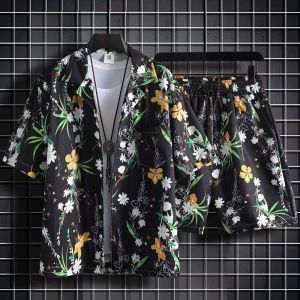 Casual Sporty ชุดสองชิ้นสําหรับชายหลวม Fit กางเกงขาสั้นชายหาดขนาดใหญ่รูปแบบพืชเสื้ออินเทรนด์คู่ทํางาน