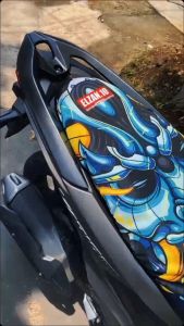 FREE POUCH Cover Sarung Jok Motor Beat Vario Scoopy Nmax Aerox Mio Lexi Universal Anti AIR dan Cakar Kucing Semua Tipe Motor - Dragonball Style