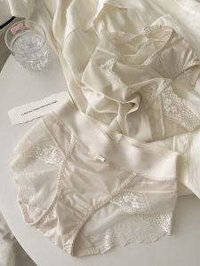 ฝรั่งเศส ผ้าซาติน ลูกไม้ งานปัก ผู้หญิง เซ็กซี่ ตาข่ายกึ่งโปร่งใสสูง ยืดได้ ระบายอากาศได้ดี กลาง เอว กอดสามเหลี่ยม กางเกงชั้นในหญิง