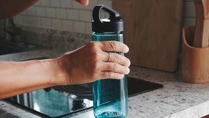 CAMELBAK Carry Cap 25oz (Renew) Water Bottle Tritan  Original 0.75Liter Volume Odor Stain Resistant water bottle 750ml bpafree