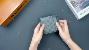 MENSPE กระเป๋าสตางค์สั้นสำหรับผู้ชายกระเป๋าสตางค์ใบสั้น PU สบาย ๆ กระเป๋าสตางค์อเนกประสงค์รูปแบบย้อนกลับกระเป๋าสตางค์จุกระเป๋าอเนกประสงค์บัตรเครดิตตำแหน่งบัตรเครดิตผู้ถือเหรียญกระเป๋าสตางค์กระเป๋ามีซิปสั้นกระเป๋าสตางค์