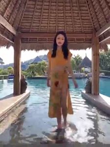 ชูดว่ายน้ำหญิง ทูพีส พร้อมผ้าคลุม ชูดว่ายน้ำแฟขั่นเกาหลี ผ้าเนื้อดี