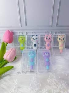 Set Korek Kuping LED Karakter Lucu dengan Kotak Mika Transparan dan Baterai Cadangan