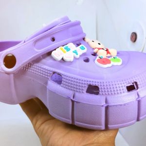 Dép BM sục 5 màu so cute & so cool nữ siêu trẻ trung năng động cross đế cao phối màu cùng sticker gấu