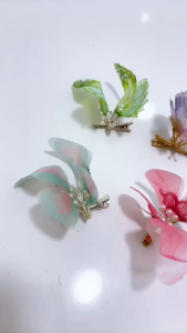 Jepit kupu warna 4 dimensi isi 6 pcs(setengah lusin)