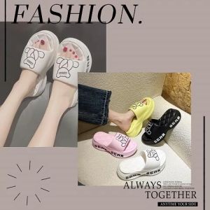 Lhshoess ใหม่ล่าสุด รองเท้าแตะแฟชั่นผู้หญิงงานมาใหม่ เป็นงานสวมเสริมส้น ด้านหน้าเป็นลายน้องหมี พร้อม 3 สีให้เลือก จัดเลย พร้อมส่งหนักมาก