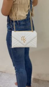 LYN กระเป๋าสะพาย หน้าจด สายโซ่เเบบ ทรงสวย มีสายหนังรองบ่า กระดาษ ถูกต้อง สินค้าเป๊ะเป็นนี้ การสั่งออกเป็นไปได้ง่าย