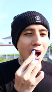 ( 1 แถม 1 ) LESSXCOCO ลิปแม่มด  [ของแท้ มีเลขจดแจ้ง]  ลิปมันเปลี่ยนสีตามอุณหภูมิ ลิปสีน้ำเงิน ลิปสติก