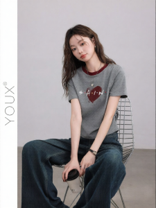 YOUXIANG | Áo Thun Phối Màu Xám In Họa Tiết